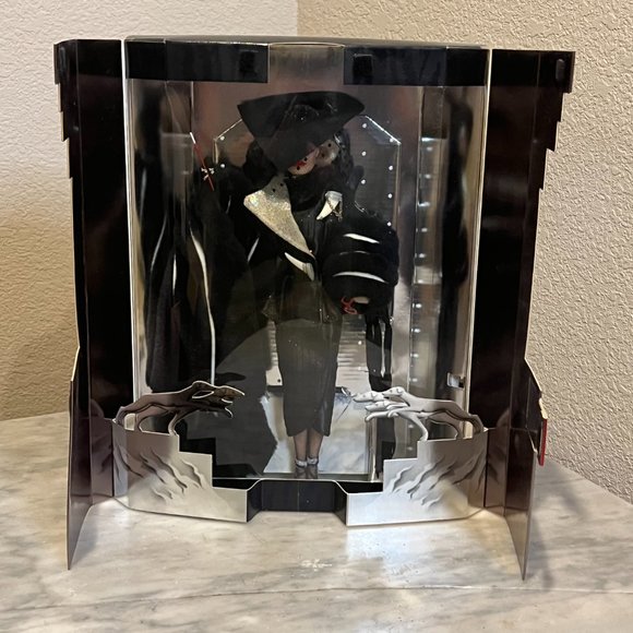 Cruella De Vil - Power in PInstripes - Picture 2 of 5